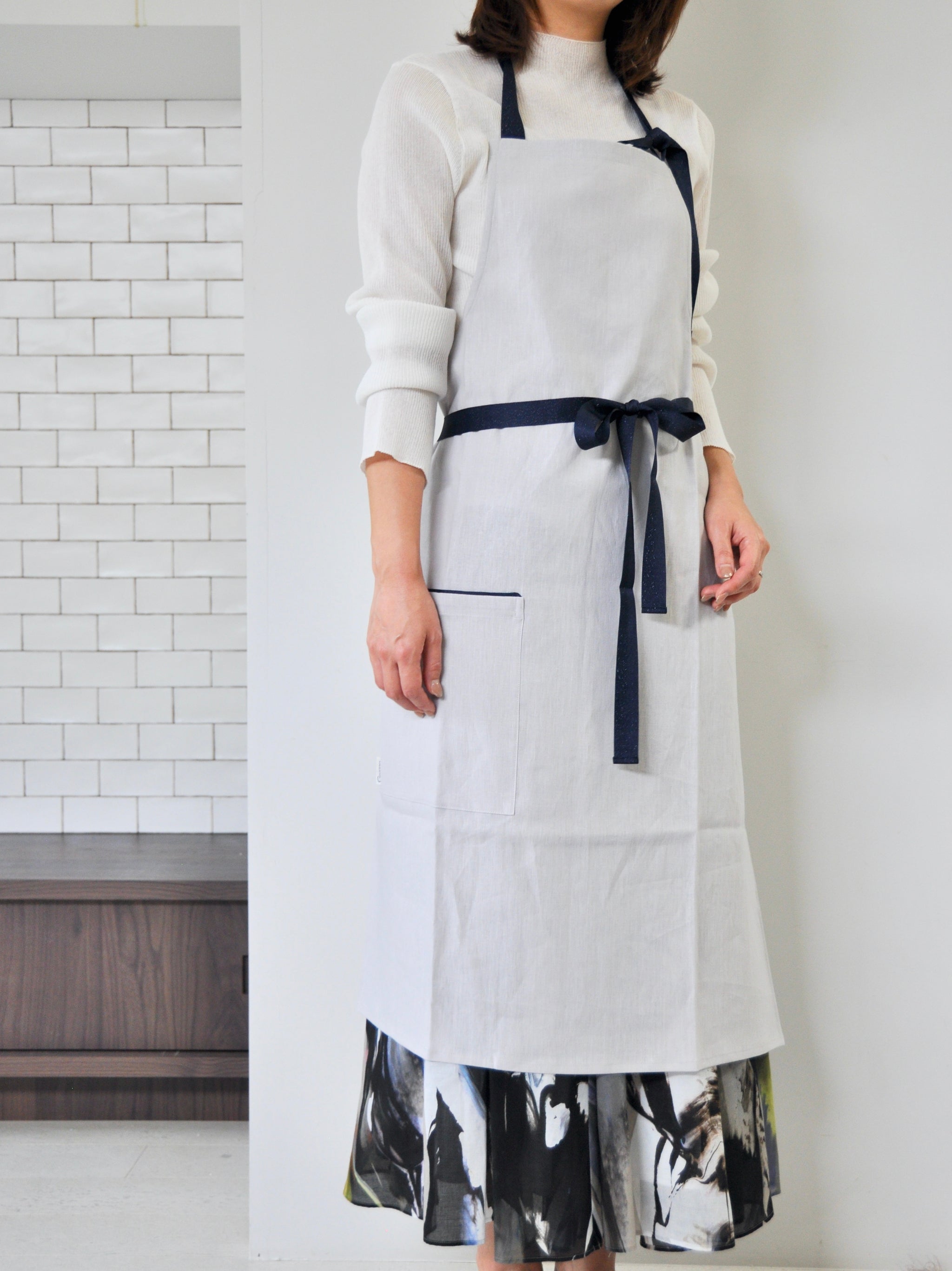 予約販売 / 7月初旬入荷予定】リネンエプロン / ネック